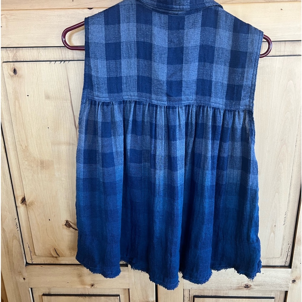 Free People women’s medium sleeveless button front indigo blue plaid shirt - Picture 2 of 7